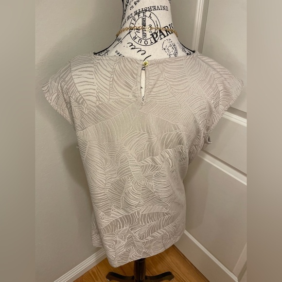 Calvin Klein Leaf design XL sleeveless top. - Picture 3 of 10